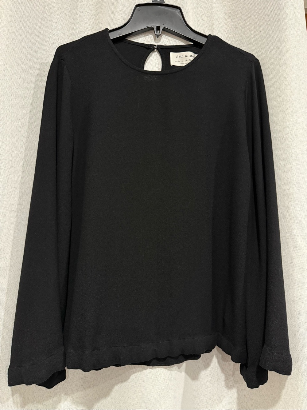 Cloth & Stone Anthropologie Black Long-Sleeve Round Neck Blouse w/Keyhole Back
